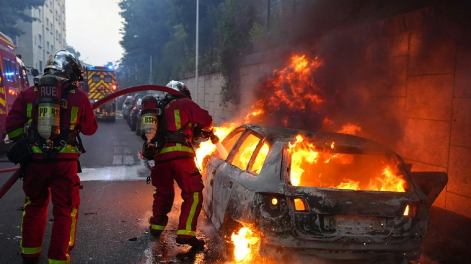 Nanterre: tensions et émotion après la mort de Nahel, mobilisation "renforcée" des forces de l'ordre