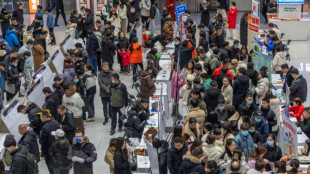 El banco central de China reduce un tipo de interés clave para impulsar la economía