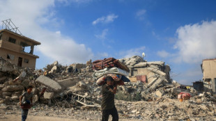 Milhares de palestinos fogem dos bombardeios israelenses em Gaza