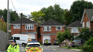 El sospechoso de matar a tres mujeres con una ballesta en Reino Unido sigue en estado "grave"