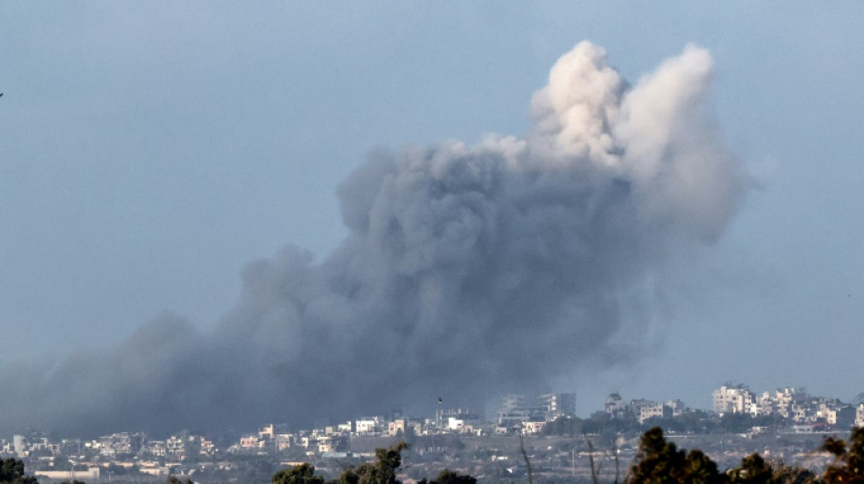 Guerre Israël-Hamas: la bande de Gaza sous les bombes et toujours coupée du monde 