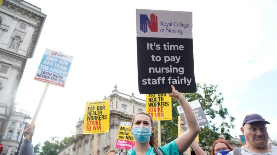 UK nurses stage unprecedented walkout