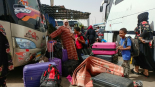 Soudan: l'exode continue, le cessez-le-feu partiellement respecté à Khartoum