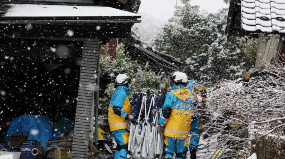 Séisme du Nouvel An au Japon: le bilan s'alourdit à 161 morts, la neige perturbe les secours