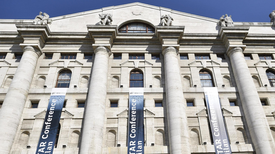 Borsa: Milano apre positiva, +0,62%