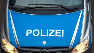 Autofahrerin verliert Kontrolle über Pkw und rast in Wohnzimmer von Seniorenheim