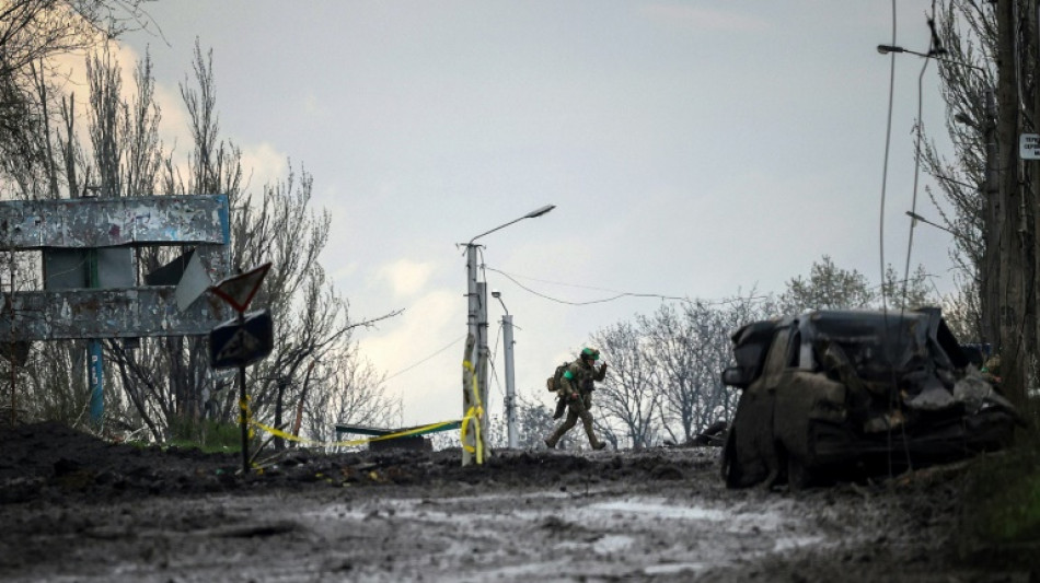 "Epuisés": dans Bakhmout dévastée, l'armée ukrainienne résiste malgré l'avancée russe