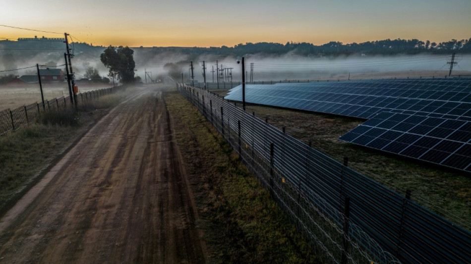 Afrique du Sud: petite ville contrainte de s'asseoir sur son énergie solaire