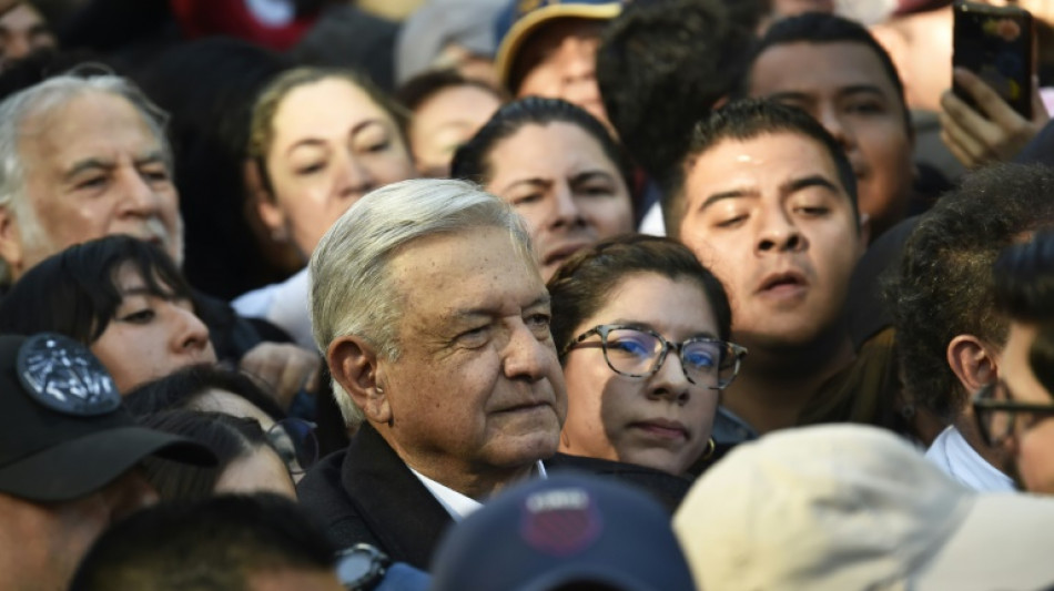 Mexique : bain de foule géant pour le président, une première depuis des décennies