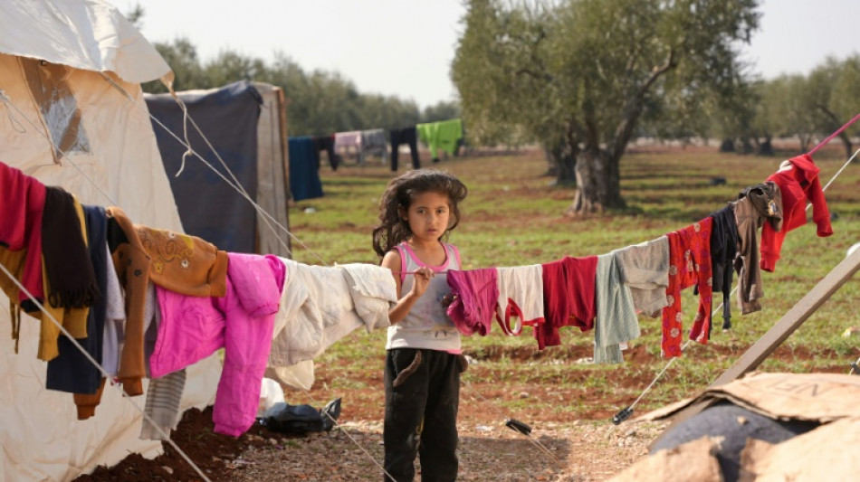 Syrie: à Jandairis, les rescapés campent dans les ruines