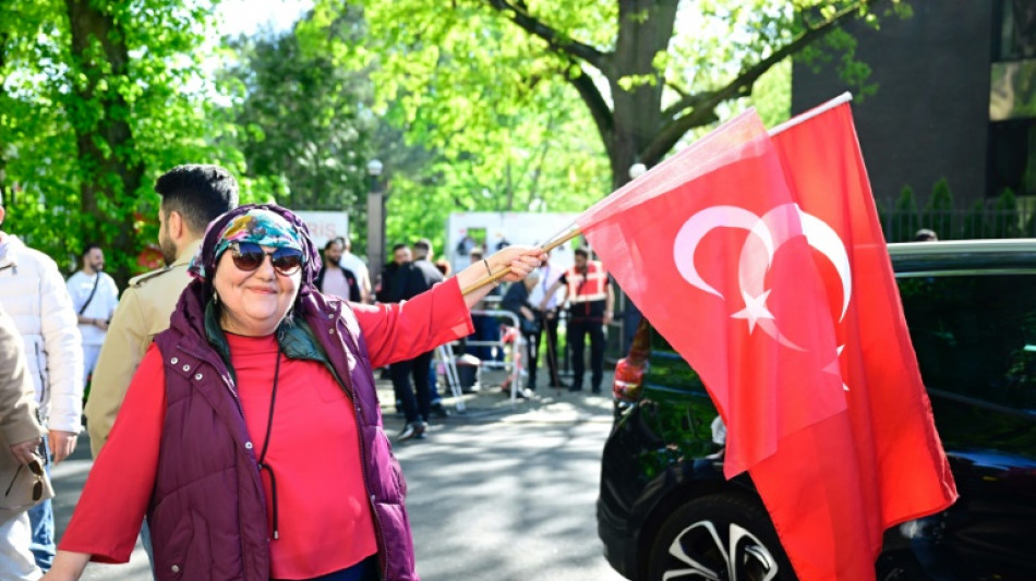 Turks in Germany report heckling from Erdogan backers