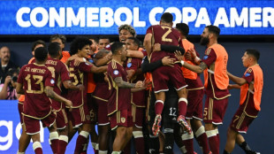 Venezuela into Copa quarters after Mexico defeat, Jamaica out