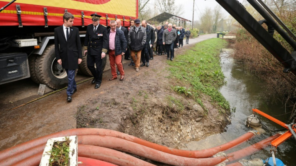 Inondations: Attal annonce une réduction du délai de paiement des assureurs