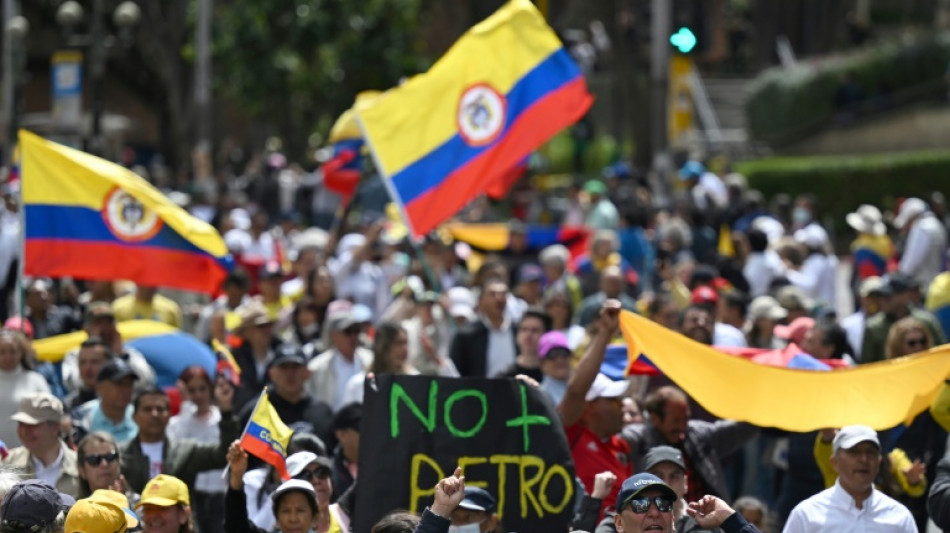 "Dehors Petro!": en Colombie, des milliers de manifestants contre les réformes du président