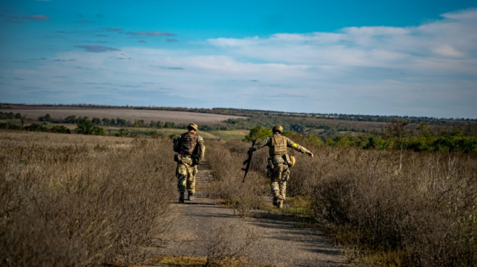 Ukraine: Moscou bombarde et reconnaît une situation "tendue" sur le terrain