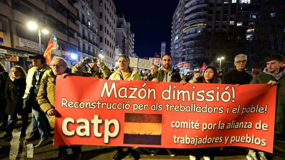 Milhares se manifestam em Valência contra atuação das autoridades nas inundações de outubro