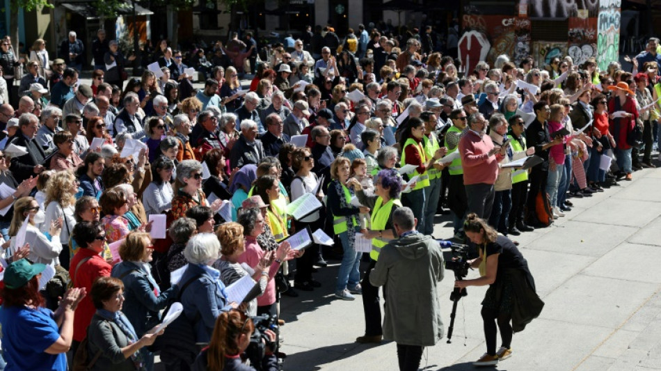 Thousands sing for peace in war-torn Ukraine