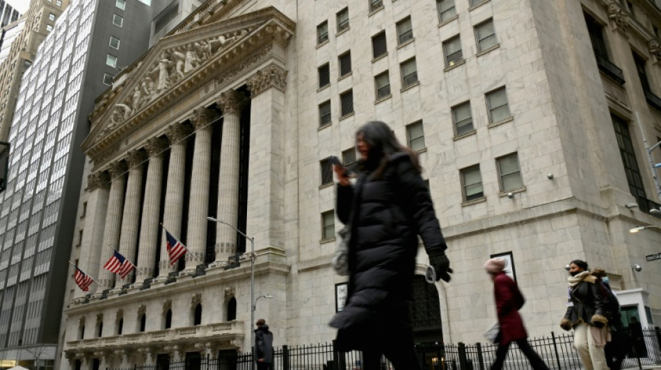 Wall Street en ordre dispersé, fragile espoir d'une inflexion