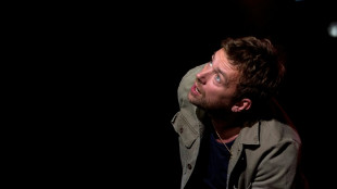 Yoga hilft Blur-Frontmann Damon Albarn besser gegen Lampenfieber als Heroin