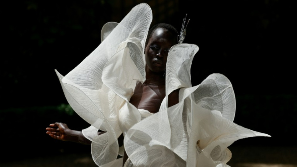 Place au raffinement avec le retour de la haute couture à Paris