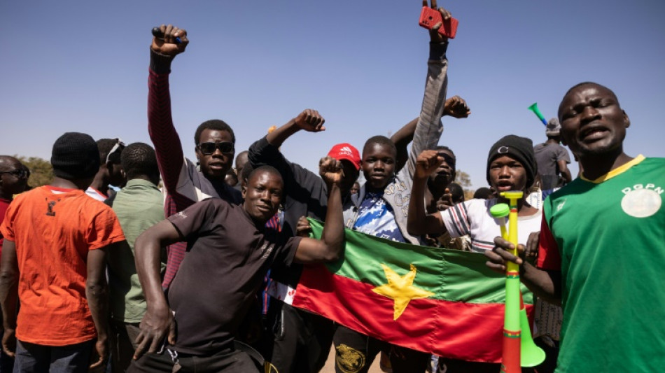 Manifestación de apoyo al golpe en Burkina Faso, condenado por la ONU y sus vecinos
