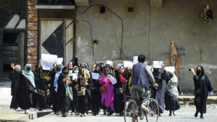 Frauen demonstrieren in Kabul gegen internationale Anerkennung der Taliban