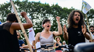 Loire-Atlantique: manifestation de militants écologistes contre l'exploitation du sable