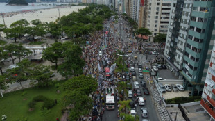 Dernier hommage à Pelé au Brésil: cortège funèbre dans les rues de Santos