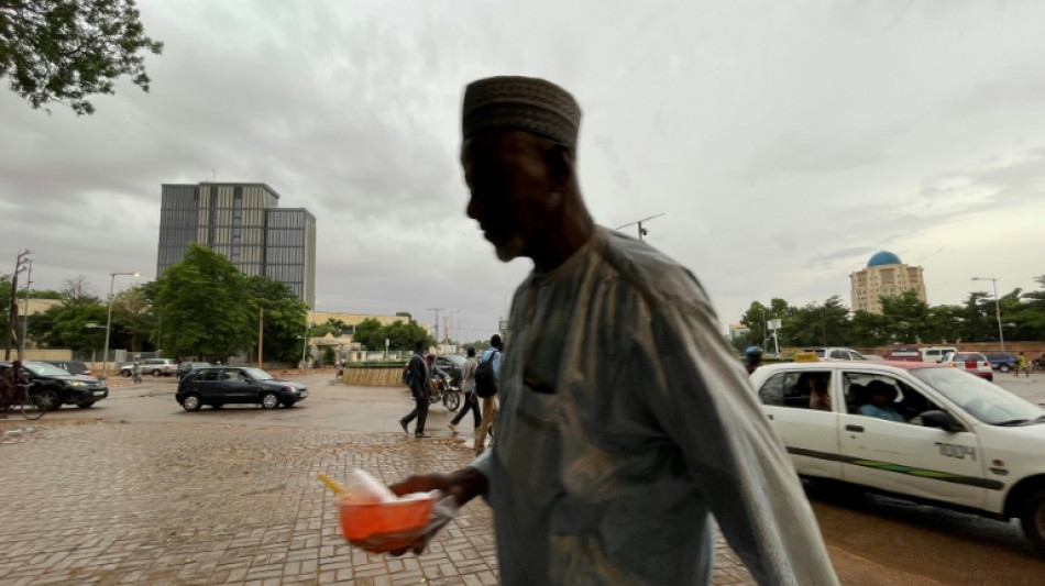 Niger: la France suspend ses aides, l'Union africaine fixe un ultimatum aux putschistes