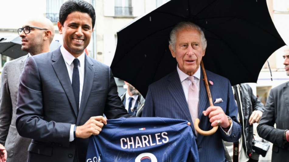 À Saint-Denis, Charles III rencontre le patron du PSG