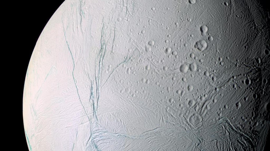 Su Encelado e Europa le tracce della vita forse sulla superficie