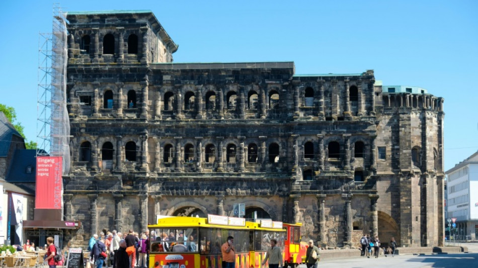 Elf Verdächtige nach Angriff auf Polizisten vor Diskothek in Trier angeklagt