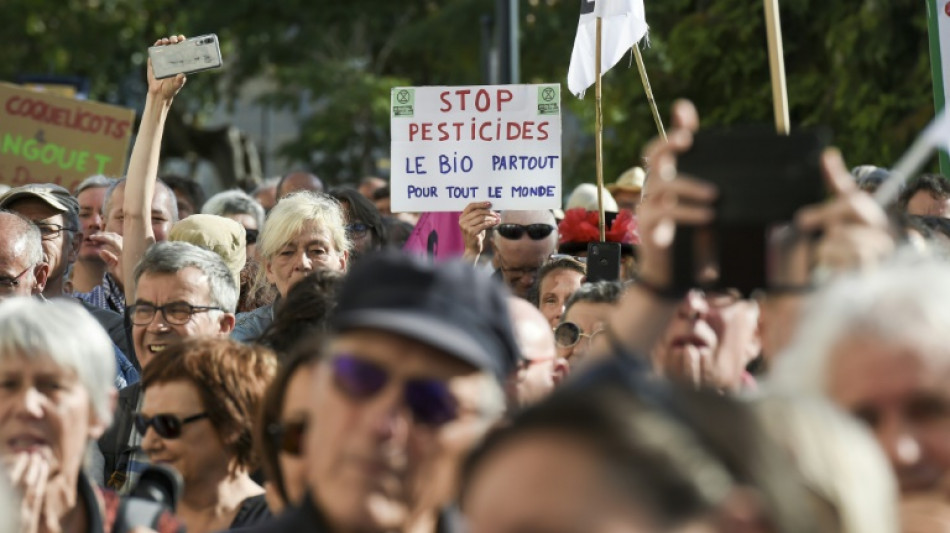 "Etat hypocrite": des agriculteurs défendent des mesures pour l'environnement