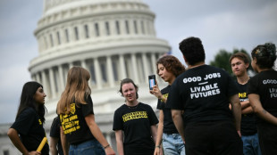 Ambientalistas ocupan despacho de un jefe republicano en el Congreso de EEUU