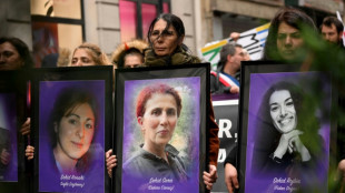 Départ d'une marche en hommage aux militantes kurdes assassinées il y a 10 ans à Paris