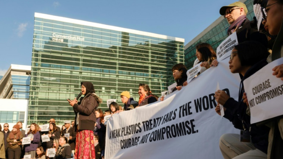 Francia acusa a varios países de bloquear negociación sobre contaminación por plástico