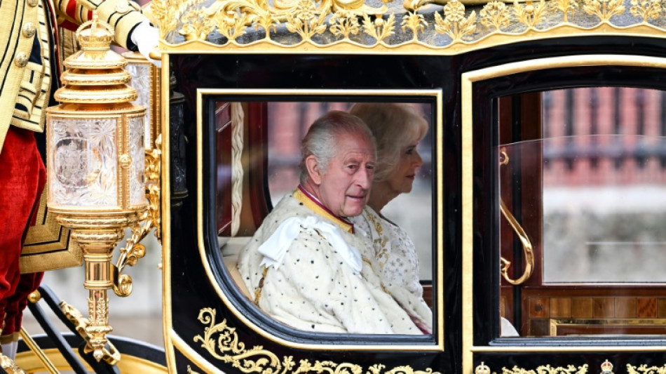 Charles III en route vers son couronnement historique