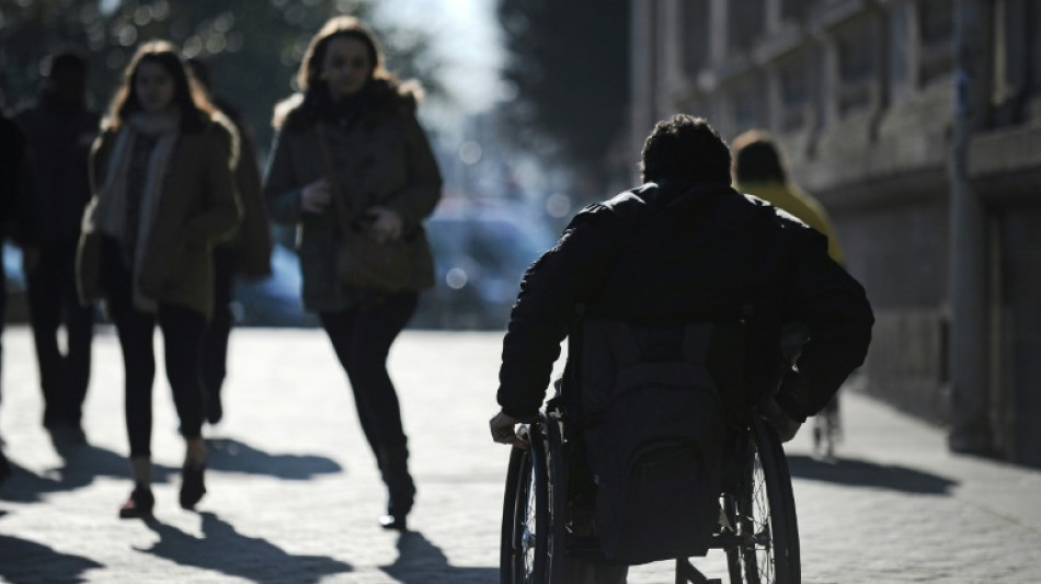 Insertion des personnes handicapées: "coupe inacceptable" dans le projet de budget, selon des associations