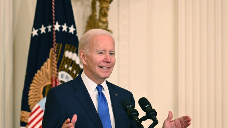 Après un sombre avertissement sur les imminentes "midterms", Biden repart en campagne