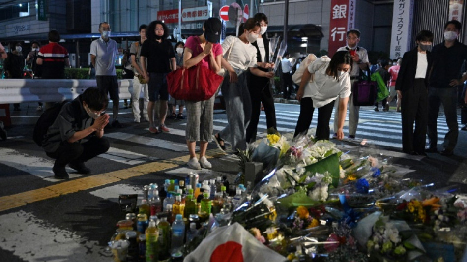 Le Japon en deuil au lendemain de l'assassinat de Shinzo Abe