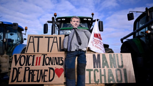 Avant l'ouverture du Salon, tracteurs dans les rues de Paris, imbroglio sur un débat agricole