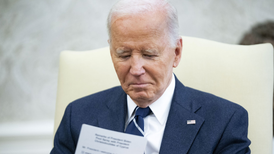 Biden, uragani e scioperi pesano su lavoro, economia forte