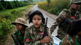 Dans la jungle birmane, des jeunes femmes soldats combattent la junte