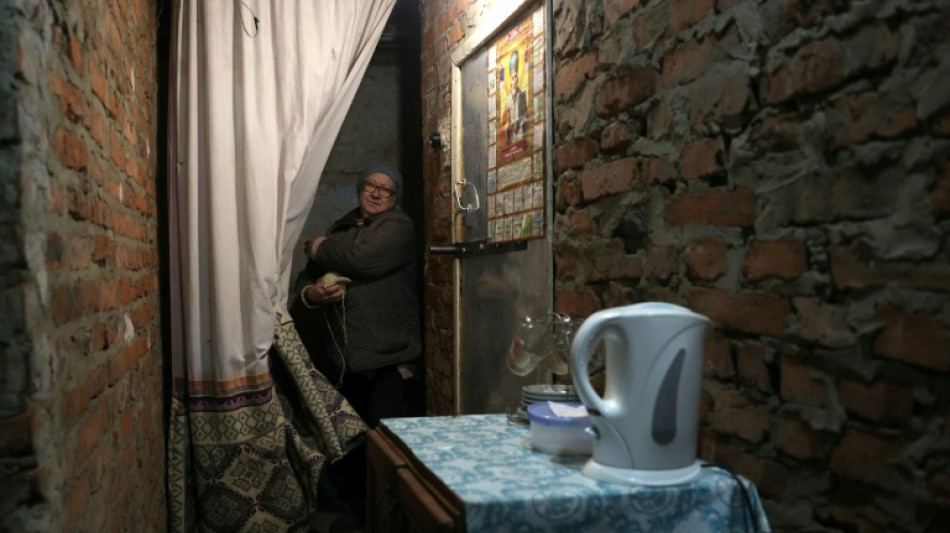 Près du front, un nouvel hiver en sous-sol pour des retraitées ukrainiennes