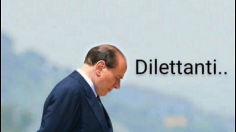 Francesca Pascale posta foto di Berlusconi, "Dilettanti..."