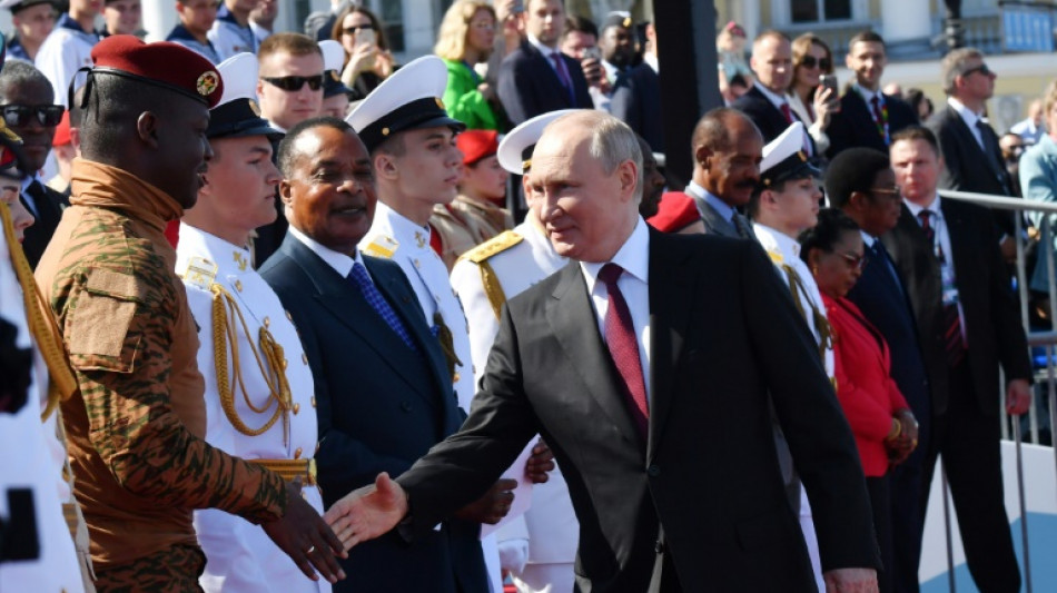 Poutine et plusieurs dirigeants africains assistent à une parade navale à Saint-Pétersbourg