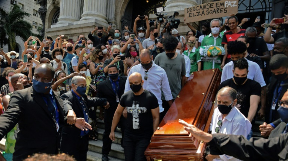 Brasileños despiden emocionados a la cantante Elza Soares