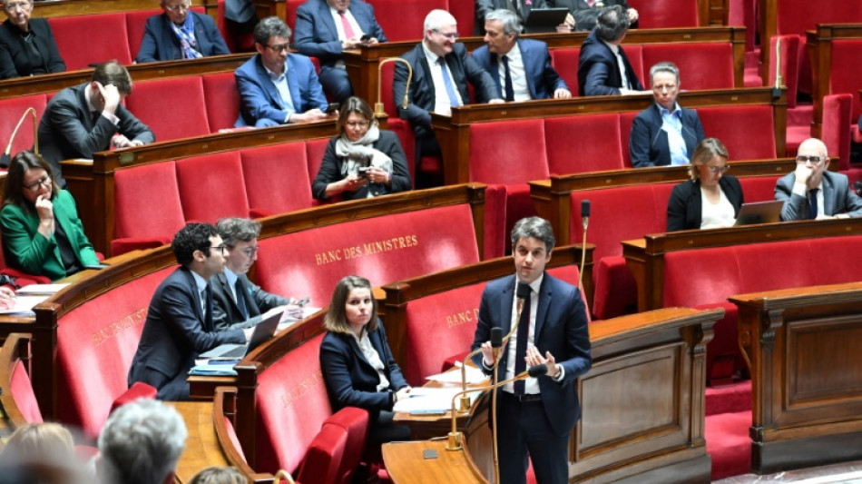 Attal seul en scène face aux députés et quelques passes d'armes