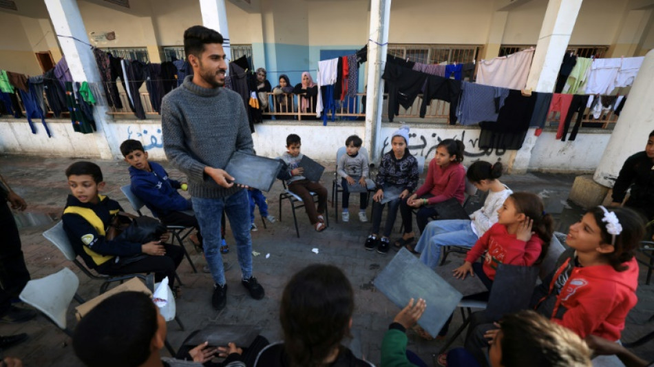 A Gaza, professeur déplacé, école délocalisée mais élèves appliqués