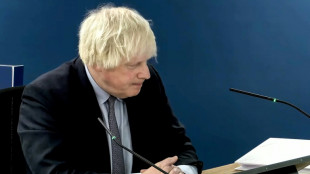 Boris Johnson admet avoir réalisé trop tard la gravité de la crise du Covid